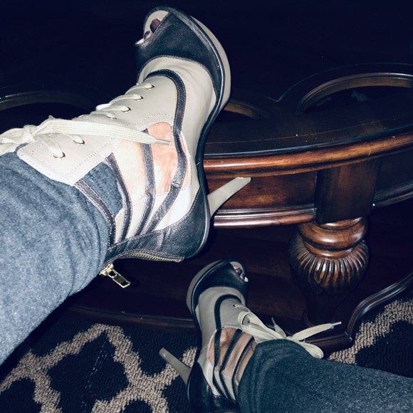 BAKERS Semi-Gladiator Open Toe Lace Up Booties - Picture 4 of 6